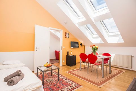 The 40m² apartment is located in the attic and is fully furnished. In the separated bedroom you can choose between either 2 single beds or 1 double bed. The living room has an integrated fully-fitted kitchen, so that you can also cook completely flex...