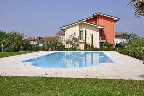 Located in Lazise, this holiday home features 2 bedrooms and a shared swimming pool to enjoy swimming a few laps. It is close to Lake Garda and is ideal for a family or group of 6, coming on a relaxing break. The town centre is just 1 km away, where ...