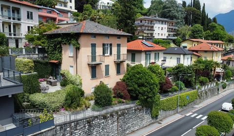 COMO TOWN VILLA Independent building on four levels of about 300 square meters. with a large garage on the underlying via Bellinzona and surrounding green outdoor spaces. Basement with laundry and cellar with internal staircase and access to the gard...