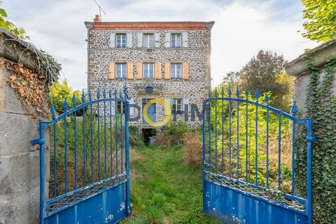 In the village of Saint Eble, rare and exceptional property that will not fail to seduce you. This magnificent stone mansion, with a surface area of 232m2 is on a vast enclosed and wooded plot of 6,444m2 including a wooded part, an orchard and a spri...