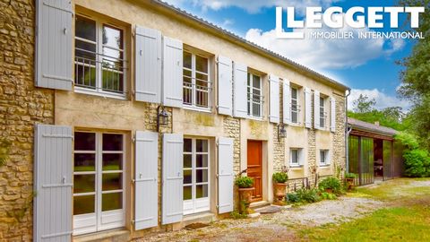 113285CYU17 - This property is just 10 minutes from the coast, close to a cycle path leading down to the sea. 10 minutes from La Rochelle airport and Ile de Ré. Information about risks to which this property is exposed is available on the Géorisques ...