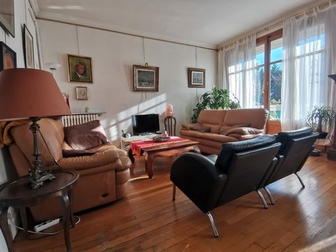 Dpt Haute Savoie (74), à vendre EVIAN LES BAINS appartement T5 de 123 m2 proche embarcadère