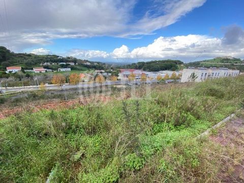 Urban plot of land, with a total area of 436 sqm and construction potential for a villa up to 188 sqm (gross construction area), in Santiago do Cacém. Land with sea and Castle views, set in a subdivision of villas in which the streets are at differen...