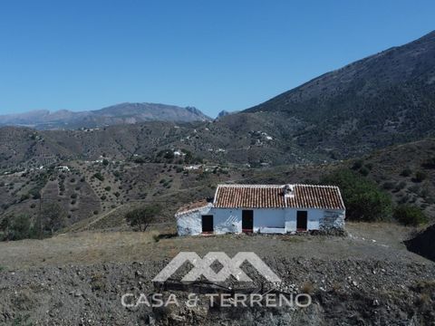Fantastic panoramic views over the hills of the Axarquía to the deep blue Mediterranean Sea, 40.147 m2 of land and free design possibilities of an original, Andalusian Finca. Does this sound like it could be the property for you? This charming 71 m2 ...