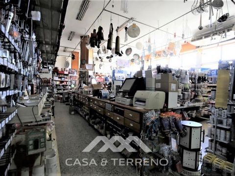 Fantastic commercial premises of 1000m2 located in the town of Torrox Costa. At the moment it is a hardware store. The transfer of the business can be done directly. The value of the merchandise inside can be negotiated with the owner. In front of th...