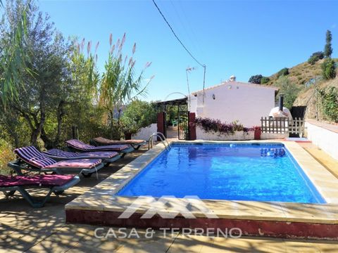 Under the slopes of La Maroma - the highest mountain in the province of Malaga - is the town of Sedella. 10 minutes from town we offer you this fantastic property, fully registered and legalized, all fenced and with 3000 m2 of land. On the plot there...