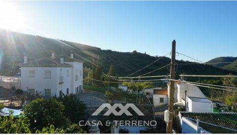 This property in Canillas de Aceituno is a great opportunity for anyone who wants to live in a peaceful area without being totally isolated from the town. It is a good investment for anyone who wants the typical Andalusian property or wants to remake...