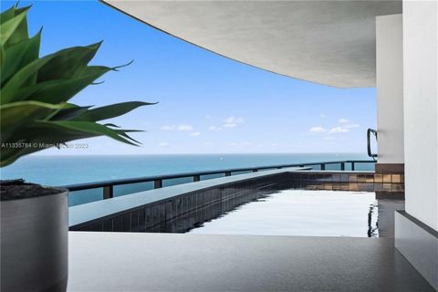 Entrez dans l'unité 3005 de la prestigieuse Porsche Design Tower et laissez vous émerveiller par la luxueuse résidence entièrement meublée par Artefacto. S'étendant sur plus de 288 m2, cette propriété offre une vue panoramique imprenable sur l'océan ...
