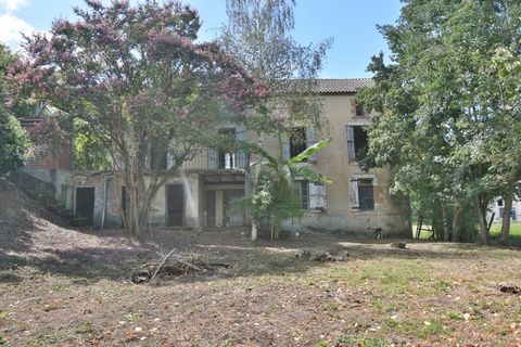 Dpt Lot et Garonne (47), à vendre DAMAZAN corps de ferme en pierres 275m2 maison, grange, maison de palefrenier