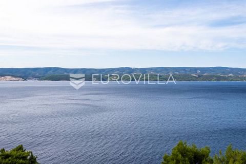 In the village of Čelina with a beautiful view of the sea, a multi-storey house in Rohbau construction with a total area of 575 m2 is for sale. The house has 4 floors (ground floor, 1st floor, 2nd floor and 3rd floor) and is located on a plot of 670 ...
