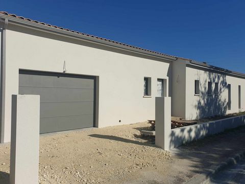 Dpt Charente Maritime (17), à vendre SAINT SULPICE DE ROYAN maison T4 - Garage - centre ville