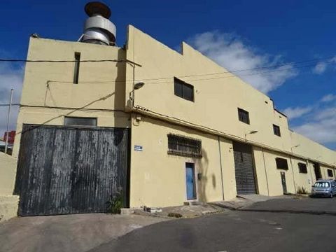 Semi-detached industrial warehouse, located in El Sobradillo, Cuevas Blancas, Santa Cruz de Tenerife. It is a property with a constructed area of six hundred and seventy-three meters and forty-four square decimeters. It has as an annex a plot of thre...