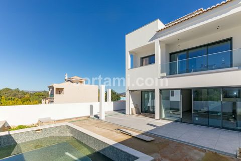 Magnificent villa in the area of Gambelas. A wonderful property ofÂ three floors and a basement, which currently is in the final stage of construction. On theÂ ground floor there is elegant and modern living room, next to the kitchen which has direct...