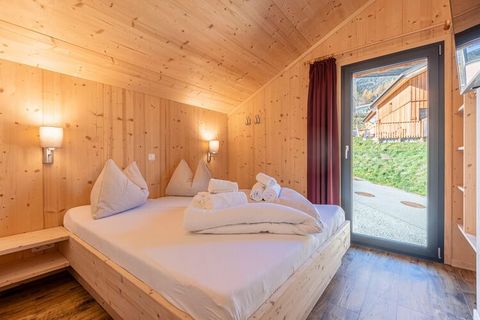 Nowoczesna drewniana chata znajduje się bezpośrednio przy wyciągu narciarskim i u podnóża stoku narciarskiego w wspaniałym rejonie narciarskim Bergeralm. Wolnostojący, drewniany dom wyposażony jest we wszelkie udogodnienia. Są tu 4 sypialnie, 2 łazie...