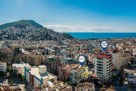 Este apartamento, situado no coração de Alanya, oferece uma comodidade inigualável devido à sua localização central, colocando todas as comodidades da cidade a um passo de distância. Localizado no 3º andar de um prédio de 5 andares, este apartamento ...