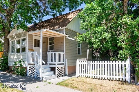 Sweet duplex on a quiet cul-de-sac, minutes away from the heart of downtown Livingston. Built as a residence in 1885, this was one of the first homes on the north side of town, being converted many years later (maybe the 1940s? 50s?) into a duplex. B...