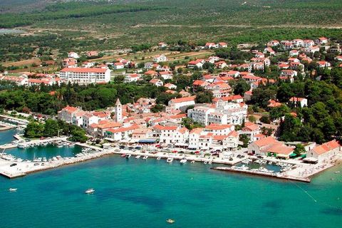 Diverses maisons d'appartements sélectionnées pour tous ceux qui apprécient des vacances tranquilles à la plage sur l'Adriatique. La plupart des appartements de vacances disposent d'une connexion Wi-Fi, tous disposent d'une terrasse ou d'un balcon me...