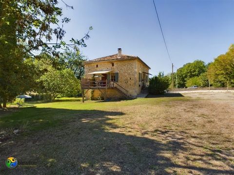 A beautiful stone house with 2 bed rooms located within walking distance of the small village  of Bourg de Visa with 1.3 acres (5262 m2) of land, inground pool and wooden hangar.   A typical Quercy stone property with the living area on the first flo...