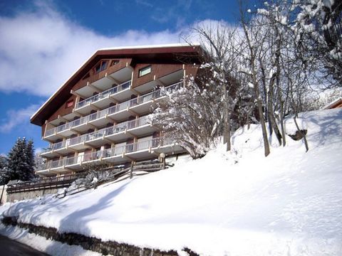 This 3 bedroomed 4th floor duplex apartment in an great location in Petit Chatel, it is between the centre of the village and the Barbessine chairlift, it benefits from panoramic views of both sides of the valley. Chatel is an old Savoyard village wi...