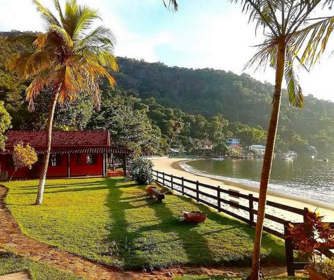 This breathtaking beachfront property is located on the secluded island of Jaguanum, just 90km south of Rio de Janeiro. Boasting a total land size of 26,250m2, this tropical paradise offers 10 bedrooms, spread across three adjacent plots of land, all...