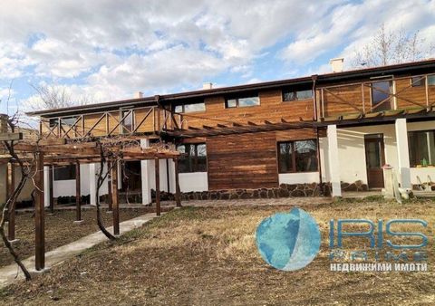 We offer for sale a two-storey house / brick on a slab / with a total area of 226 sq.m. and a yard with an area of 988 sq.m. in Osmar. Distribution: First floor: living room, bathroom/wc, kitchen and three rooms with internal staircase to the second ...