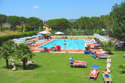 This luxury mobile home on Lake Trasimeno is ideal for sun holidays with the family. The children can have fun with the football goals, in the pool or in the playground! The lake of Trasimeno, with numerous water sports facilities, is a stone's throw...