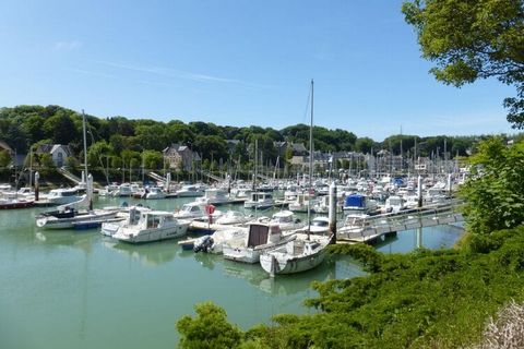 Charming holiday home, lovingly renovated and decorated, with a beautiful, idyllic garden. A large weeping willow provides shade on sunny days, so you can sit down and have a barbecue after a day out or on the beach. The Seine-Maritime region is dive...