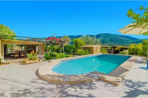 Great house with private pool located in a natural environment in Andratx, south of the island. It has a capacity for 6 guests. Treat yourself to a break on the pool terrace and enjoy the view of the surrounding countryside. The 7 x 4m freshwater poo...