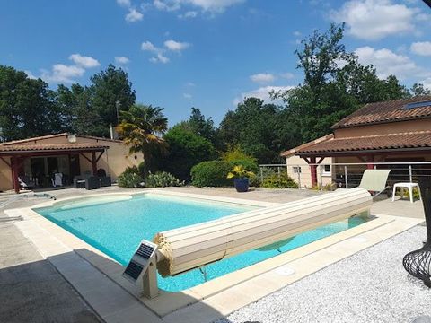 CHOURGNAC 24640. Price 520,000 euros Agency fees included (including 4% TTC at the expense of the purchaser, or 500,000 euros excluding agency). Two houses (145m² and 115m²) on the same plot of 6000m², fully fenced, beautiful swimming pool of 4.50x10...