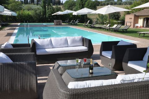 The small holiday park Podere Capannoli is located very close to Pisa. Sitting on a lounger under one of the large parasols, you can enjoy the view of the surrounding area, with the many cypresses and pine trees that are so typical of this area. Spor...