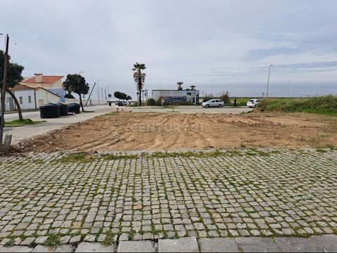 Terreno localizado em Canidelo Vila Nova de Gaia,dispõe de uma área total de 477m2,sendo destes,350 m2 de área bruta de construção e 50 m2 de área bruta dependente. Localizado em uma zona premium de Gaia,muito próximo ao mar,excelentes acessos e rode...