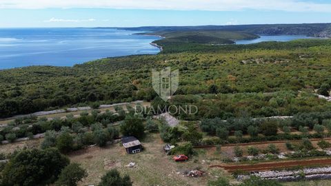 Location: Istarska županija, Labin, Labin. Terreno edificabile con vista mare. Nelle vicinanze di Labin vendiamo un bellissimo terreno edificabile con una fantastica vista sul mare. Il terreno è pianeggiante ed esposto a sud, quindi è un'ottima posiz...