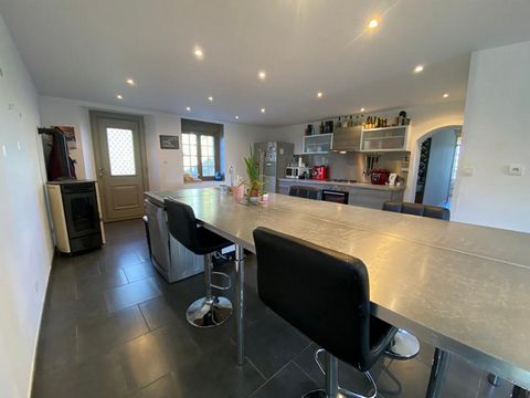 Julien BOUGUE O637315705 vous propose: A vendre maison à Morannes 167 990 euros FAI Maine et Loire, 15 mn tiercé (49640) comprenant au RDC grand salon séjour cuisine aménagée , 3 chambres dont une suite parentale avec douche, WC, 2 autres chambres, g...