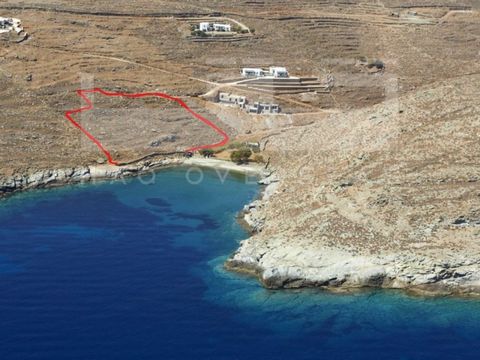 ideaal gelegen perceel te koop op het eiland Kythnos Dit uitzonderlijke bebouwbare perceel van 8.750 m² is gelegen in het noordelijke deel van het eiland Kythnos, direct tegenover een prachtig strand. Het perceel is volledig onderhouden en gemakkelij...