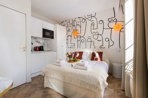 Checkmyguest vous propose ce charmant studio de 15 m² niché dans le vibrant quartier de Pigalle, au cœur du 9ème arrondissement de Paris. Doté de nombreux équipements, il allie confort, élégance et praticité. Situé à deux pas du célèbre Moulin Rouge,...