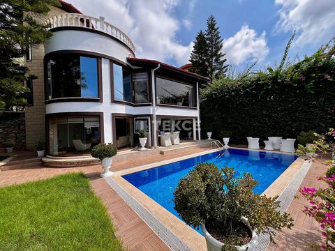 Furnished Detached Villa with Stunning Sea and City Views in Alanya This stylish villa is situated in the Bektaş region in Alanya. Bektaş is a popular Mediterranean region that stands out with its colorful nightlife, developed economy, colorful socio...