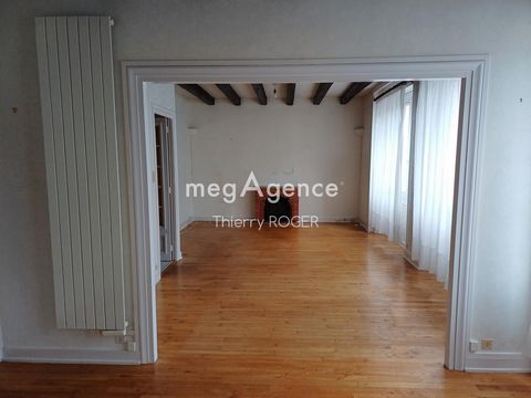 Je vous présente ce magnifique duplex très lumineux,au calme dans une petite copropriétée ,dans le quartier de Nouvelle ville ,centre de Lorient et de toutes ses commodités ,écoles , commerces ,halles de Merville à 500 mètres,mairie ,poste .Une entré...