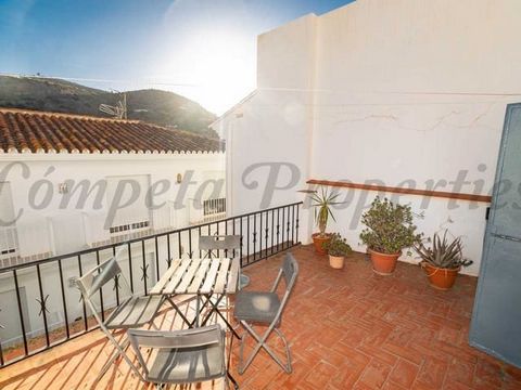 This charming townhouse, nestled close to the heart of Torrox, offers the perfect balance of comfort and convenience. Located just a two-minute stroll from the main square, it places you within easy reach of shops, restaurants, and all the essentials...