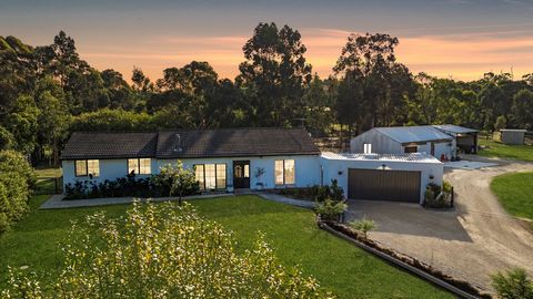 ‘Huntly’: A very lovely hobby farm on 5 undulating acres (approx.) amongst towering eucalyptus and native birdsong. This stunning designer’s own residence, studio barn, and paddocks deliver a truly idyllic lifestyle package. Exceedingly private and s...