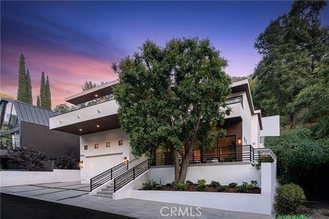 Presenting a modern masterpiece nestled within the prestigious Beverly Hills Post Office 90210 neighborhood, this luxurious residence exemplifies contemporary elegance and unparalleled craftsmanship. This home features 5 bedrooms, 4 bathrooms, and 3,...