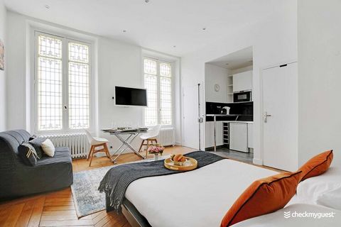 Checkmyguest vi offre un grazioso monolocale di 33 m² nel quartiere Marais del 3° arrondissement di Parigi. Perfettamente attrezzato per soggiorni indimenticabili, questo appartamento si trova a due passi dalla famosa Place de la République, offrendo...