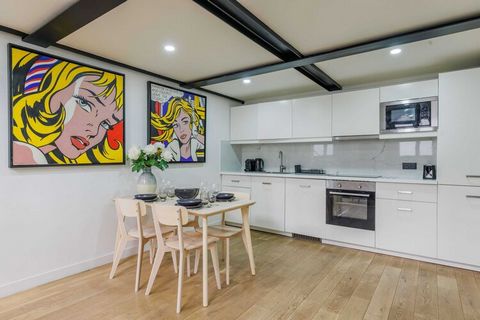 Willkommen in unserer 62 m² großen Maisonette-Wohnung voller Charme und Modernität. Sie befindet sich in idealer Lage im schicken 7. Arrondissement im Zentrum von Paris, im Herzen des linken Seineufers. Am Fuße der Metro zwischen Les Invalides und de...