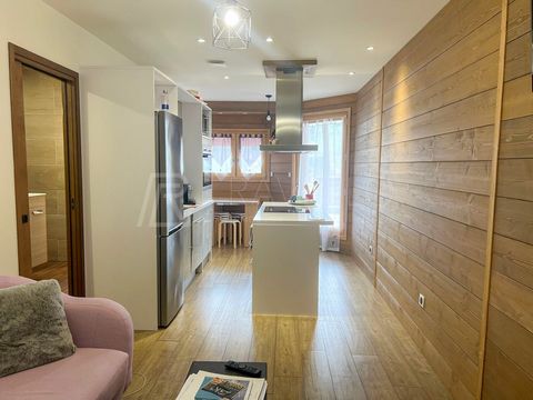 Close to the center of the village of Megève, in the immediate vicinity of the Rochebrune cable car, discover this 2-bedroom apartment with 43.13 m2 of private area. On the ground floor of the residence, it includes an entrance, a closet/laundry room...