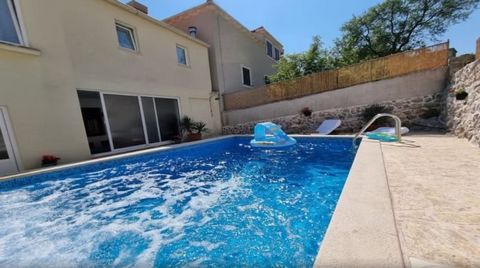 Idealer Kurzurlaub in der Nähe von Dubrovnik, privater Pool, Familien- und Gruppenurlaub Die gerade renovierte Villa befindet sich in ruhiger Lage in der Region Konavle, im weniger bekannten Dorf Drvenik, nur ca. 20 Autominuten von Dubrovnik entfernt...