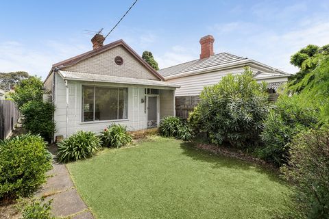 With Kew Junction’s fabulous restaurants and shops just a few minutes walk away, this classic block fronted period residence represents an exceptional opportunity for a luxurious renovation or alternatively to use the approved permit and rebuild as a...