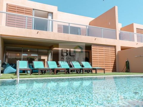 Discover this superb 3-bedroom ensuite home, located in the prestigious Herdade dos Salgados private complex in Albufeira. Nestled in an exclusive setting, this property offers unrivalled comfort and direct access to a wide range of luxury amenities:...