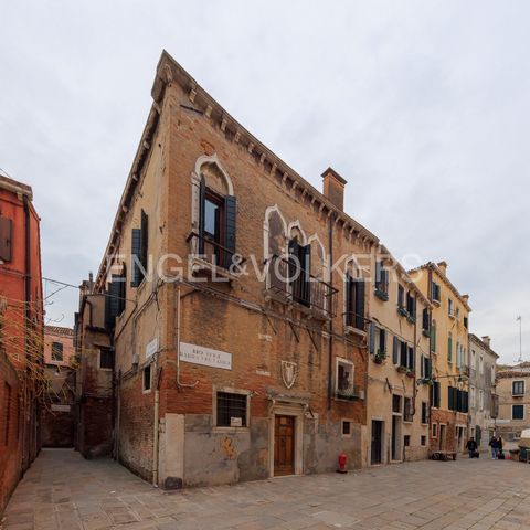 Ort: Cannaregio, Venedig Der Stadtteil Cannaregio ist nach Castello der zweitgrößte Stadtteil Venedigs und der bevölkerungsreichste. In diesem Viertel befindet sich das Ghetto von Venedig, das man zu Fuß erreichen kann, indem man die Ponte delle Gugl...