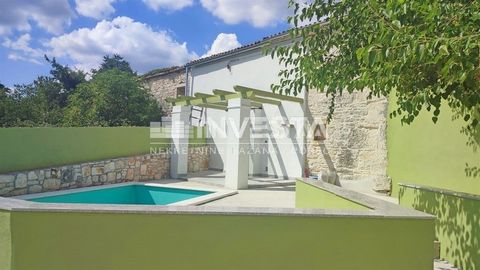 Location: Istarska županija, Svetvinčenat, Bokordići. Beautiful renovated antique house with a pool for sale, located near the medieval town of Svetvinčenat. The property is two-story, net area of 35 m² and sits on a plot of 225 m². The yard extends ...