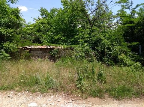 Property situated at the outskirts of a peaceful and picturesque village near Veliko Tarnovo city – the Old Capital of Bulgaria. The climate is mountainous and the air – fresh and clear. The property is only 10 min drive from the Municipality centre ...