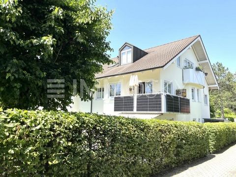 In der lebendigen Metropole München, wo Tradition und Moderne auf einzigartige Weise verschmelzen, erwartet Sie ein wahres Juwel: Eine charmante 2-Zimmer-Wohnung in Waldtrudering, erbaut im Jahr 1993. Dieses emotionale Exposé lädt Sie ein, das Herzst...